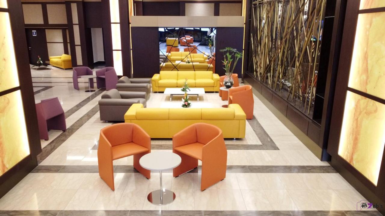 Krystal Palace Douala Eksteriør bilde