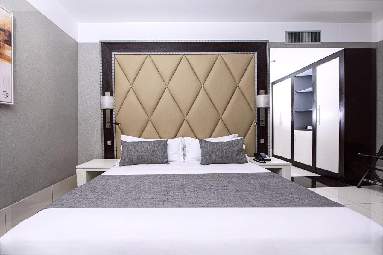 Krystal Palace Douala Eksteriør bilde
