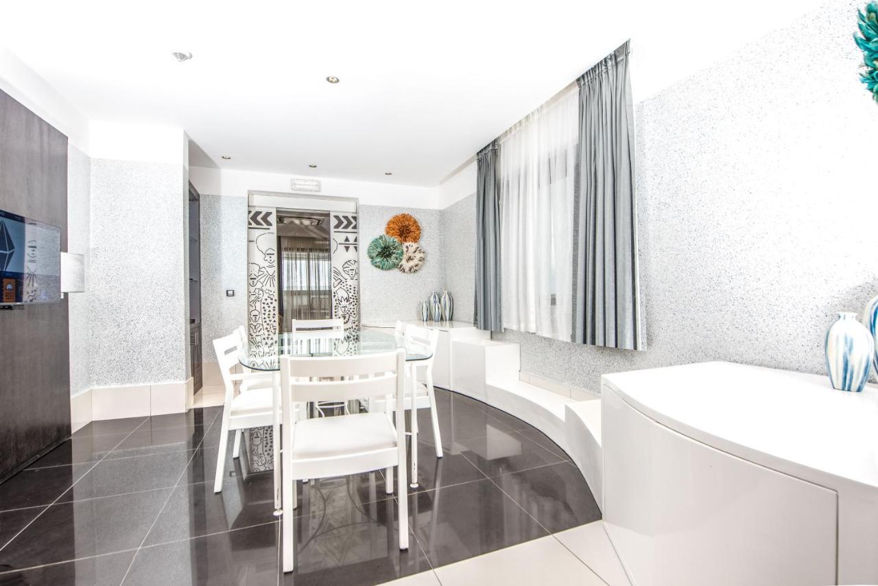 Krystal Palace Douala Eksteriør bilde